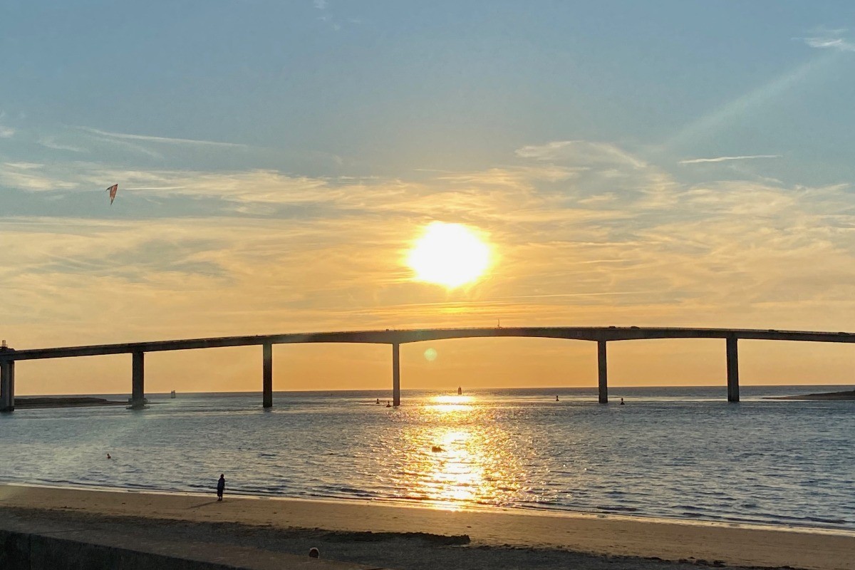 Vue de l'esplanade de Fromentine sur le Pont de Noirmoutier