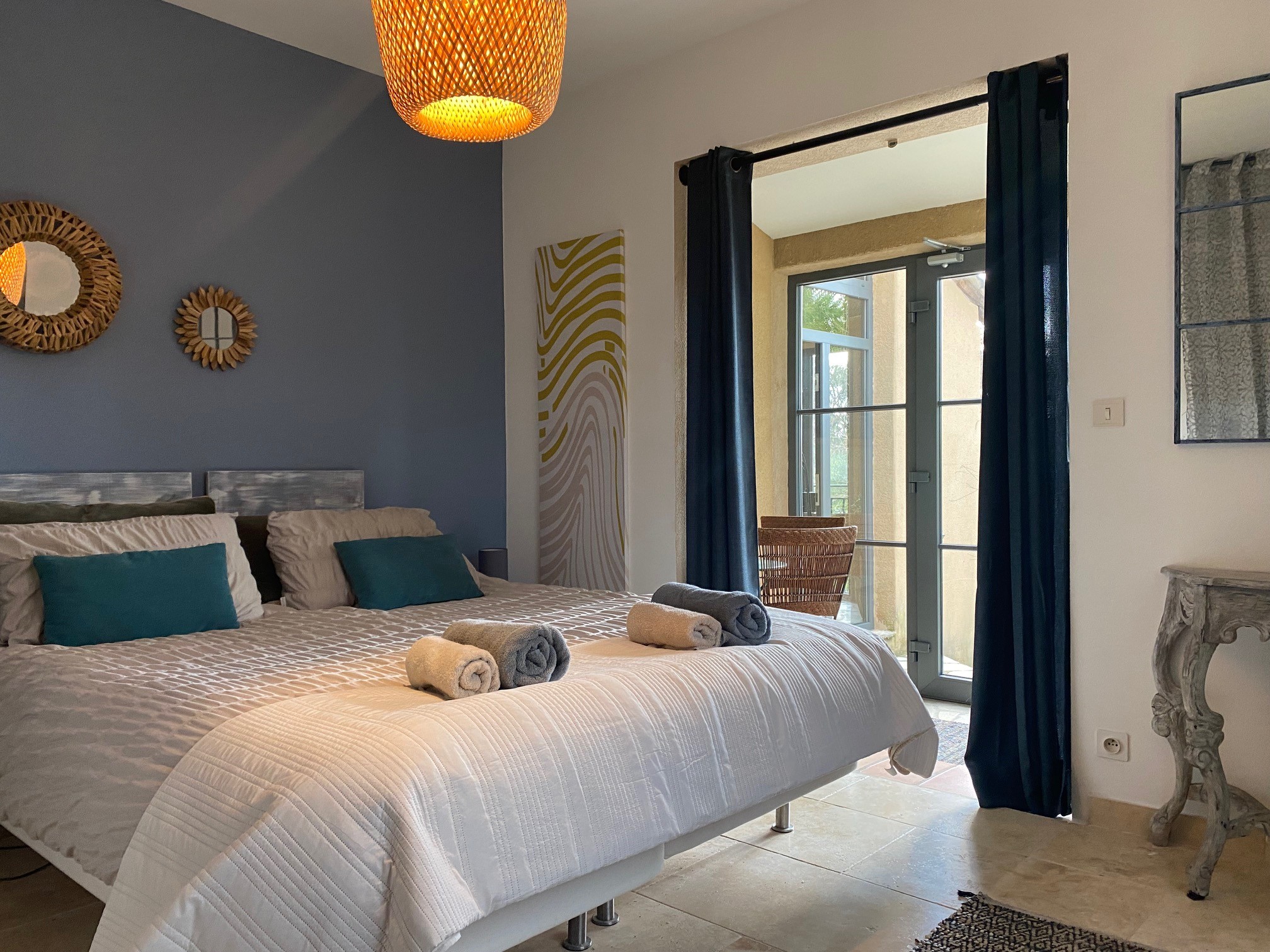 bedroom rcc, 160cm bed with private veranda, direct access to swimming pool, air-conditioned, view of park.
