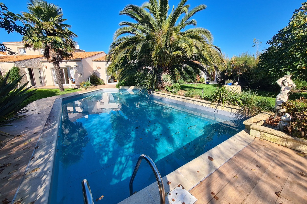 Piscine privée de la Maison de vacances Fleur de Rocaille à Chatelaillon en Charente maritime