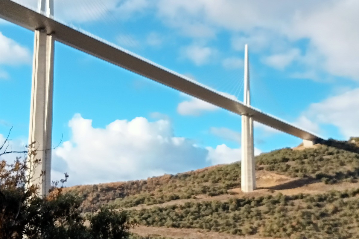 Gîte Les volets bleus. Don't hesitate, see the Millau Viaduct