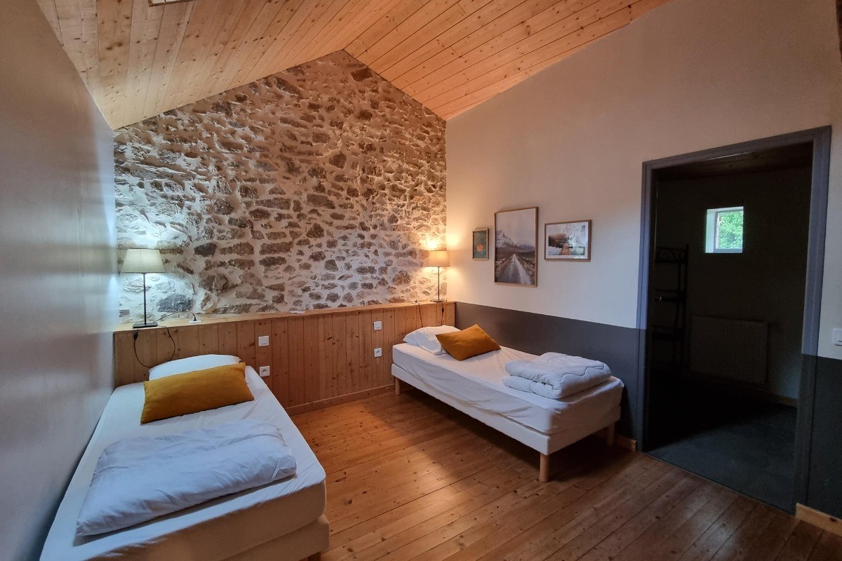 Chambre rez-de-chaussée Gite Manly  (3) avec salle de bain privative