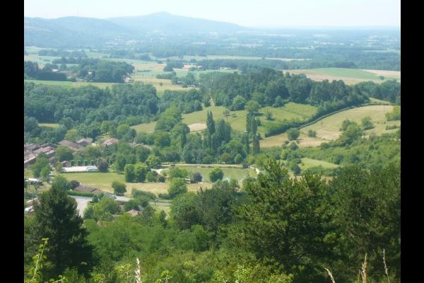 Une vue depuis le Mont Myon ...et le plan d'eau de Chevignat  .