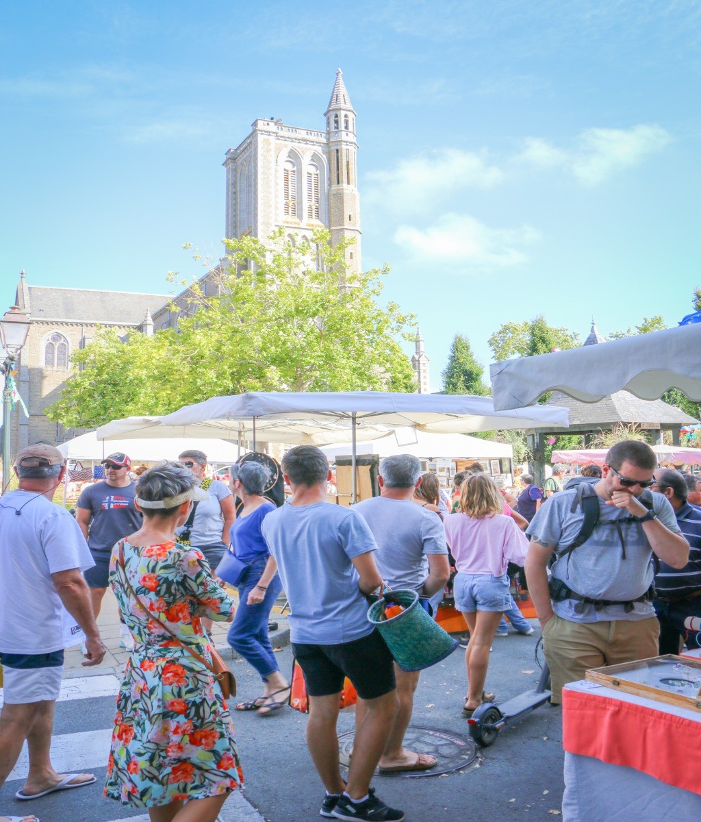 Le Marché des Saveurs à Cancale. Tous les dimanche et le jeudi soir en période estivale