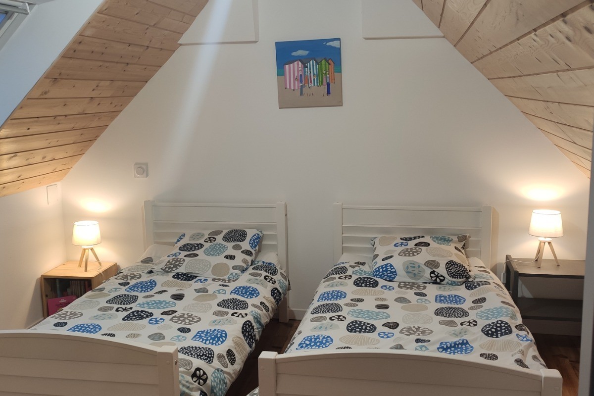 Chambre de l'étage 2 lits 90*200