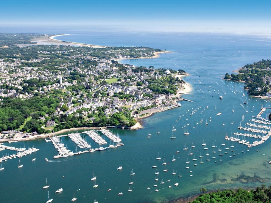 Vue sur Bénodet et son Port de Plaisance