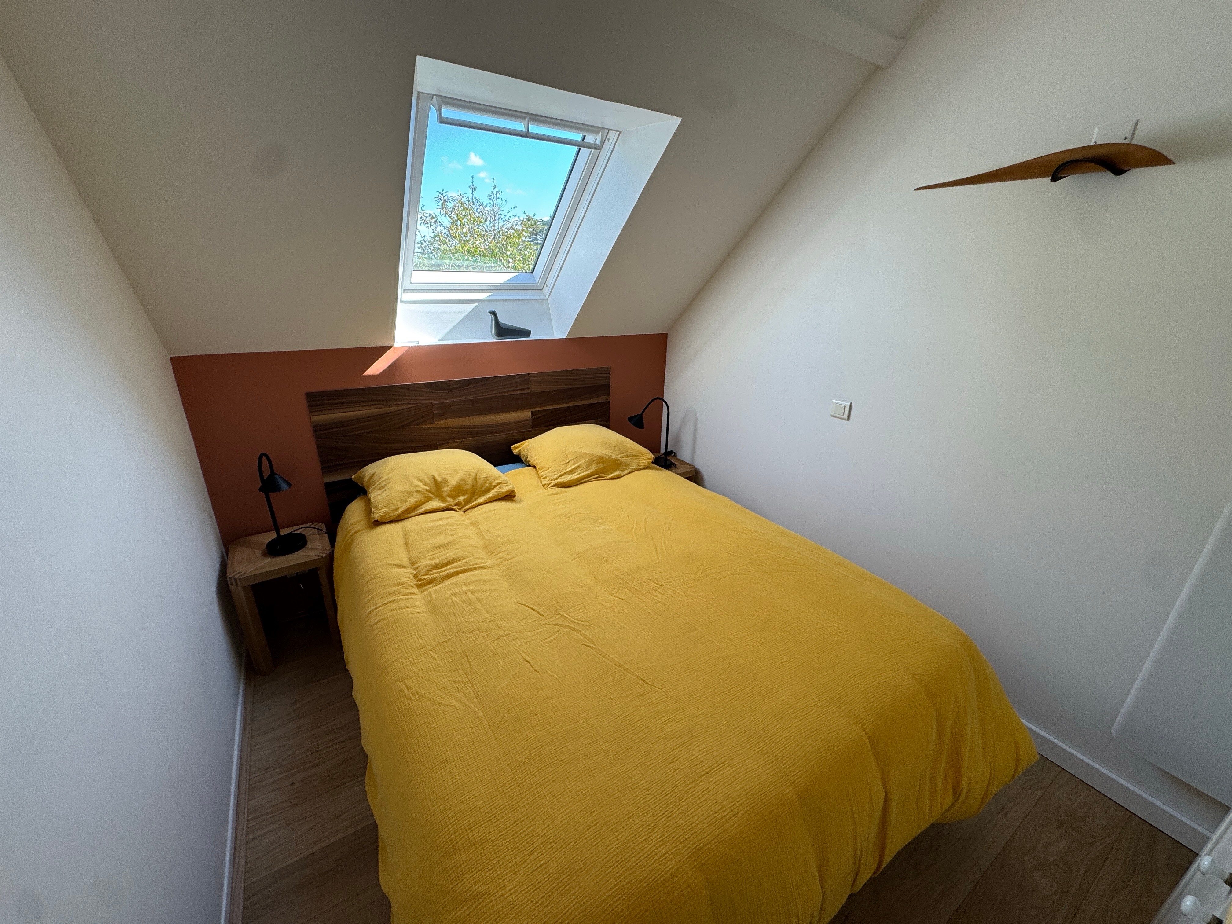 Ground floor: bedroom with double bed (140cm)