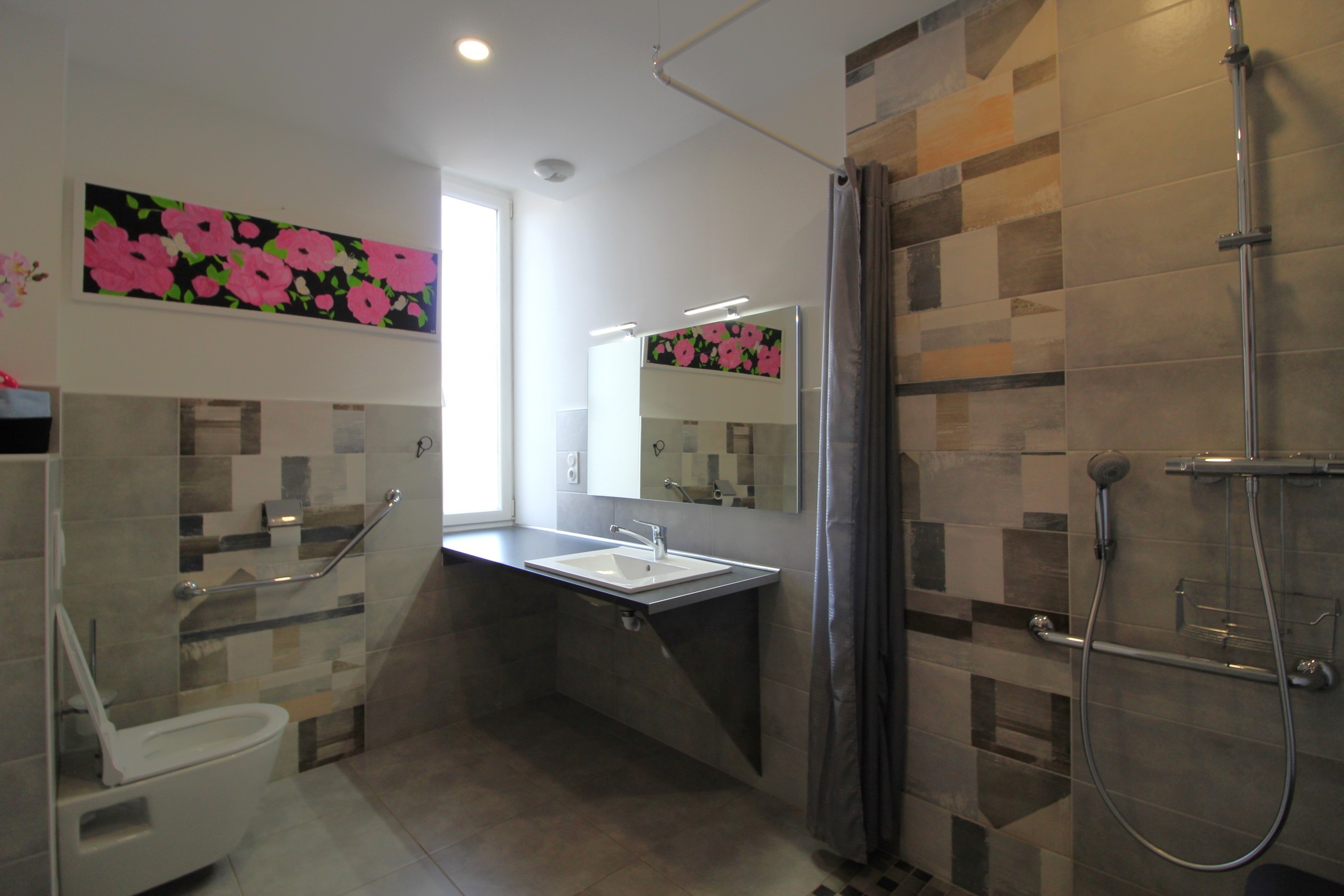 Salle d'eau avec douche et wc - Gîte l'Atelier de plain de pied, Gérardmer