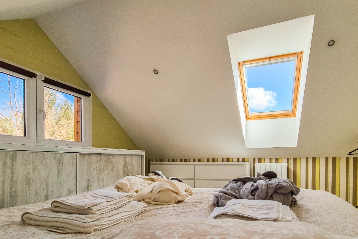 la chambre parentale, avec son lit en 180 qui peut se transformer en deux lits simples