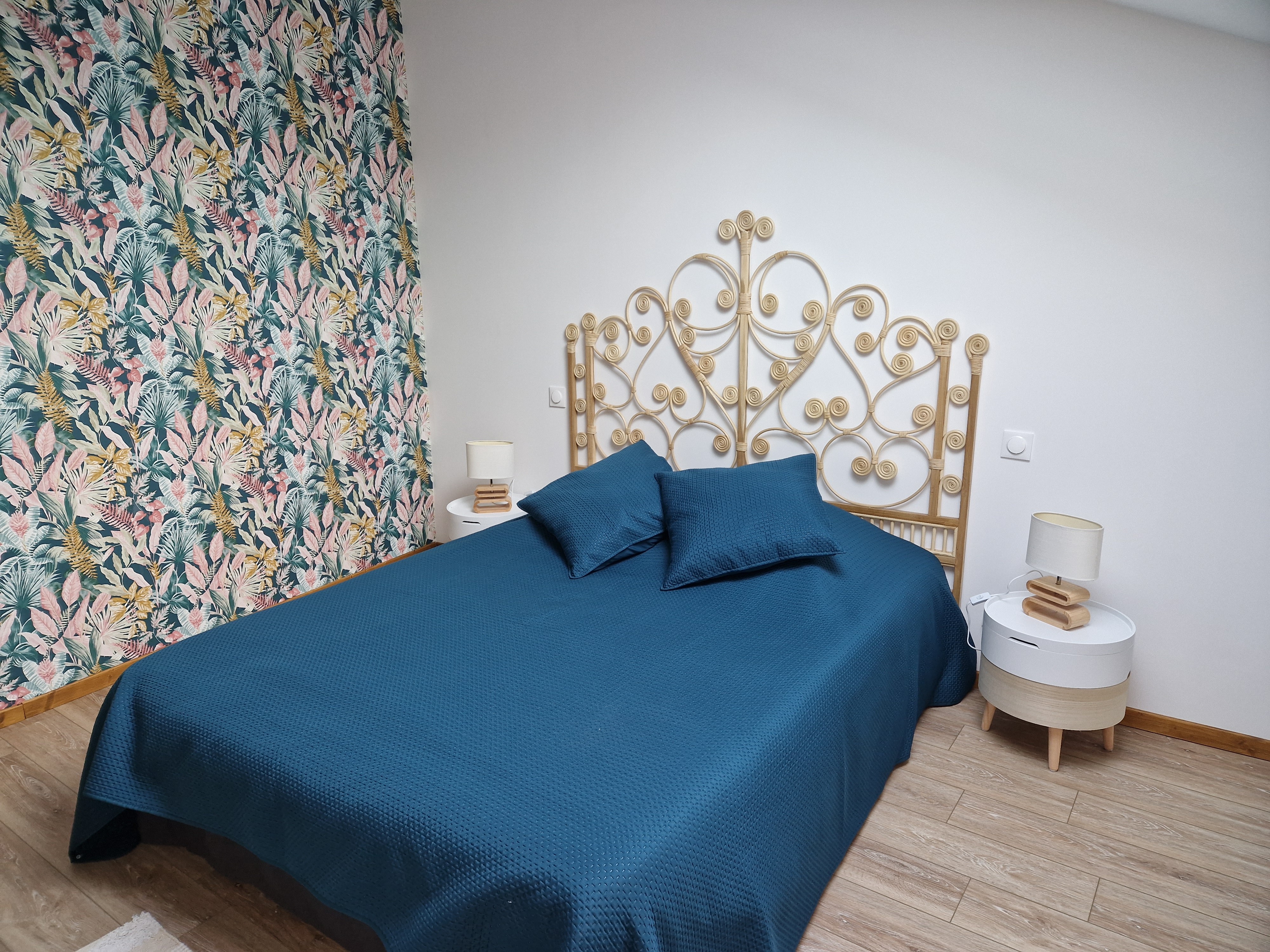 Master bedroom, double bed - Gite les bords de l'Amezule, gite Mirabelle