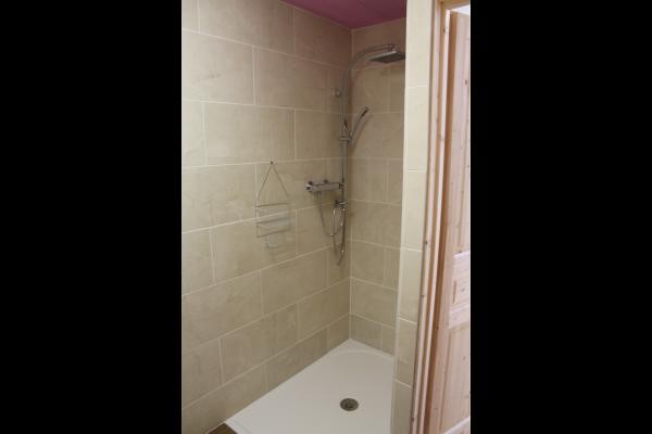 Douche à l'italienne en bas