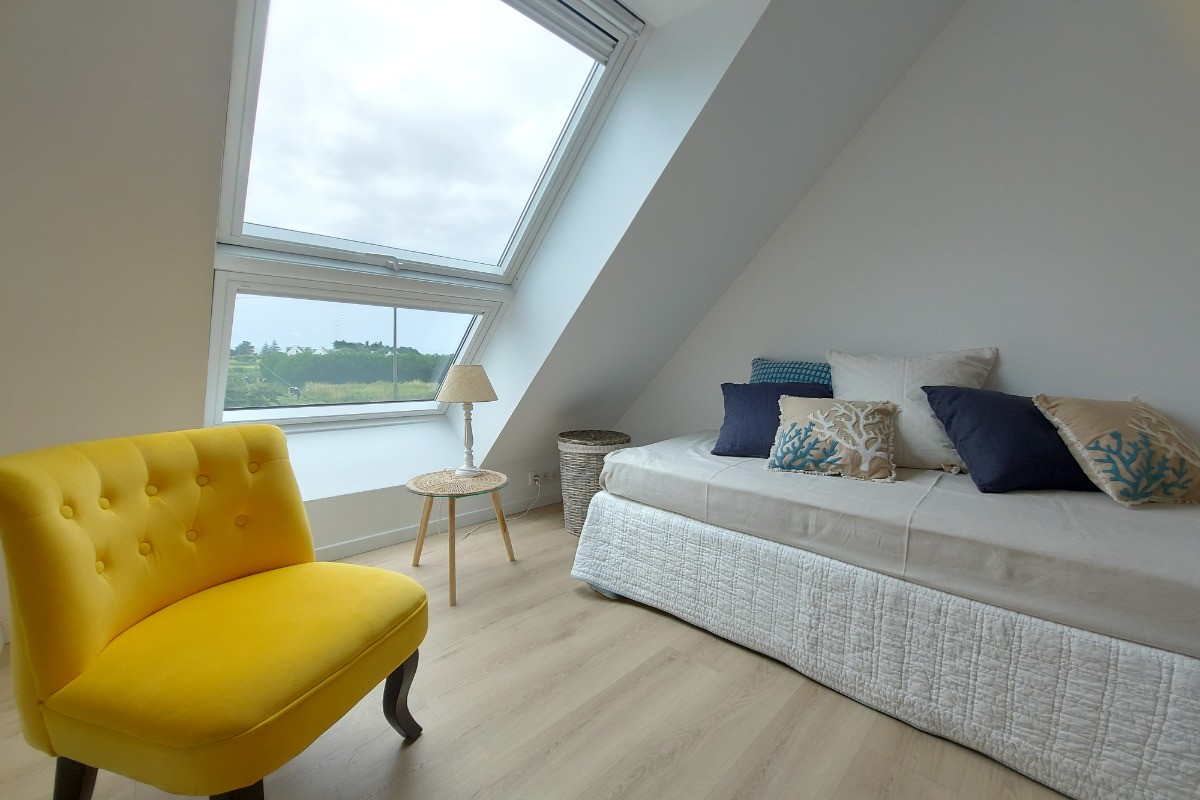 Petit coin détente en mezzanine - vue sur la campagne - 1 lit simple possible