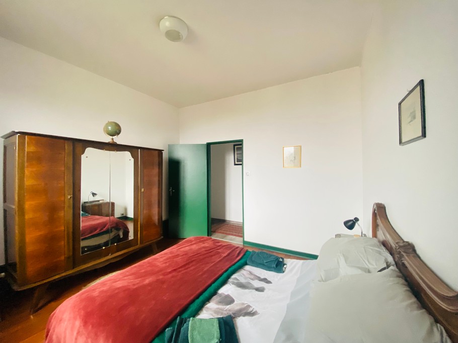 Adult room 2