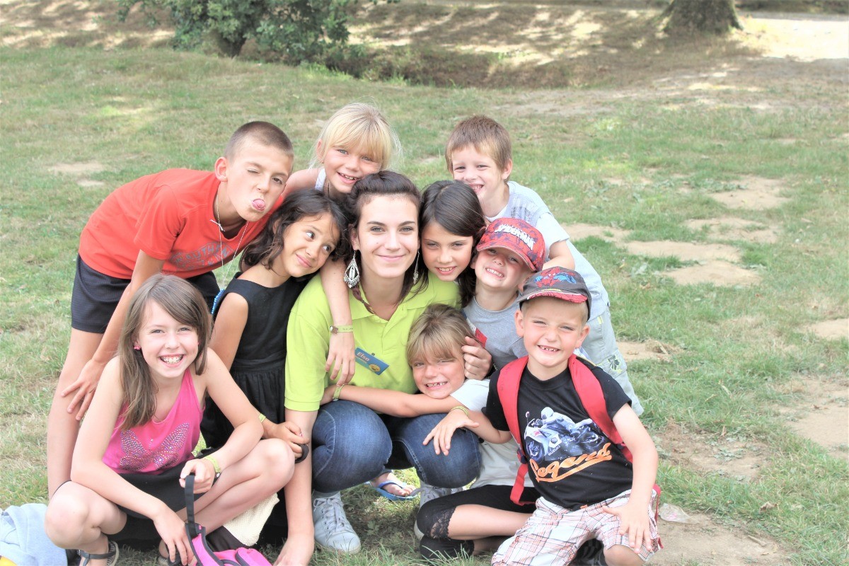Pour le bonheur de vos enfants, nous vous proposons 4 après-midis par semaine du 6 Juillet au 24 Août 2024, un club enfant (de 5 à 10 ans). Service gratuit pour nos petits vacanciers réservant en chalet, mobil-home, gîte ou camping.