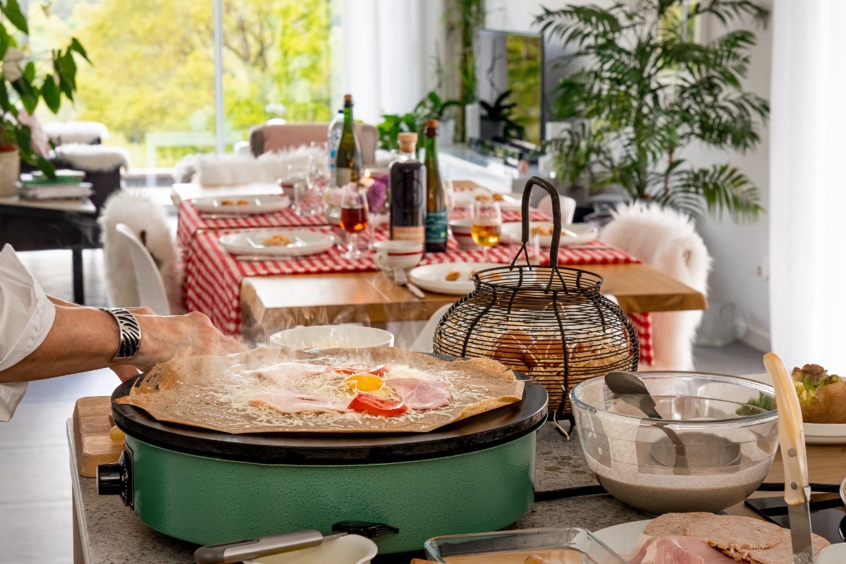 Crédit photo Ameliegraphie.com/ La table d'hôtes le vendredi soir