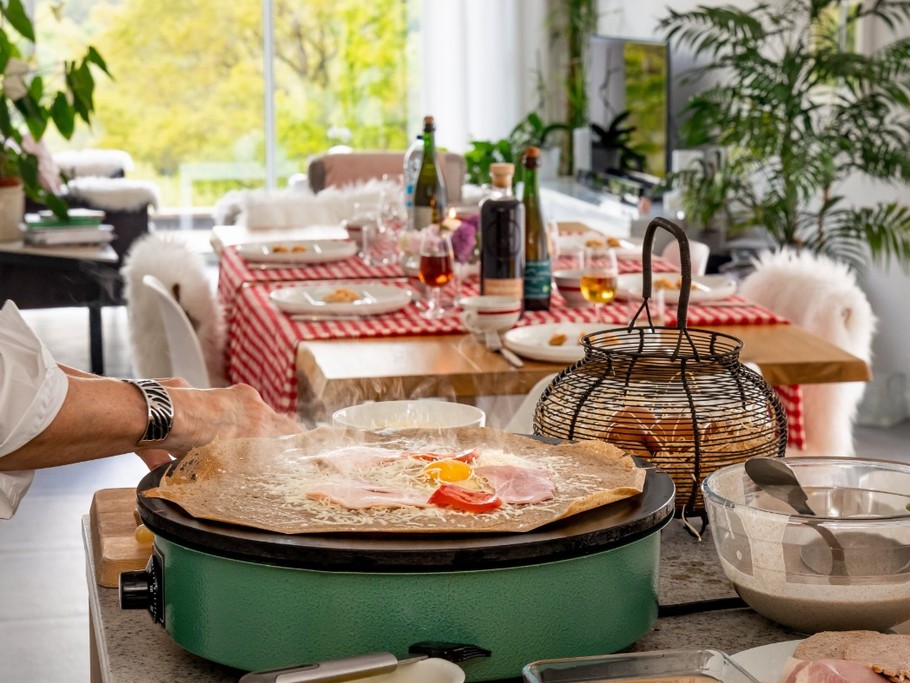 Crédit photo Ameliegraphie.com/ La table d'hôtes le vendredi soir