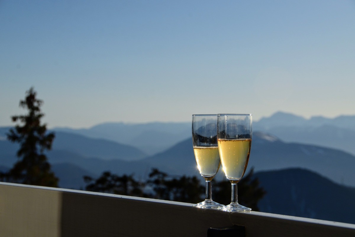 Tchin !!! Dégustez le panorama inoubliable sur la vallée et la chaine du Vercors