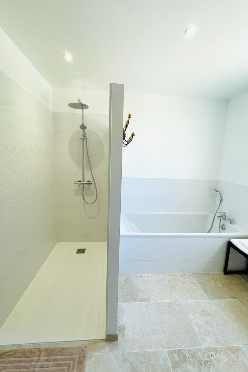 Gîte de Peyrucolle 
Salle de bain