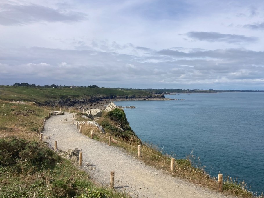 Le sentier des "Douaniers" GR 34 sur des kilomètres.