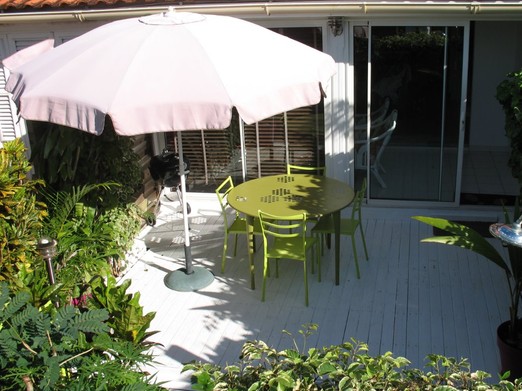 Joli maison avec jardin tropical