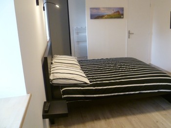 chambre n°2 avec lit 160 et salle d'eau privative et communicante + WC privatif fermé