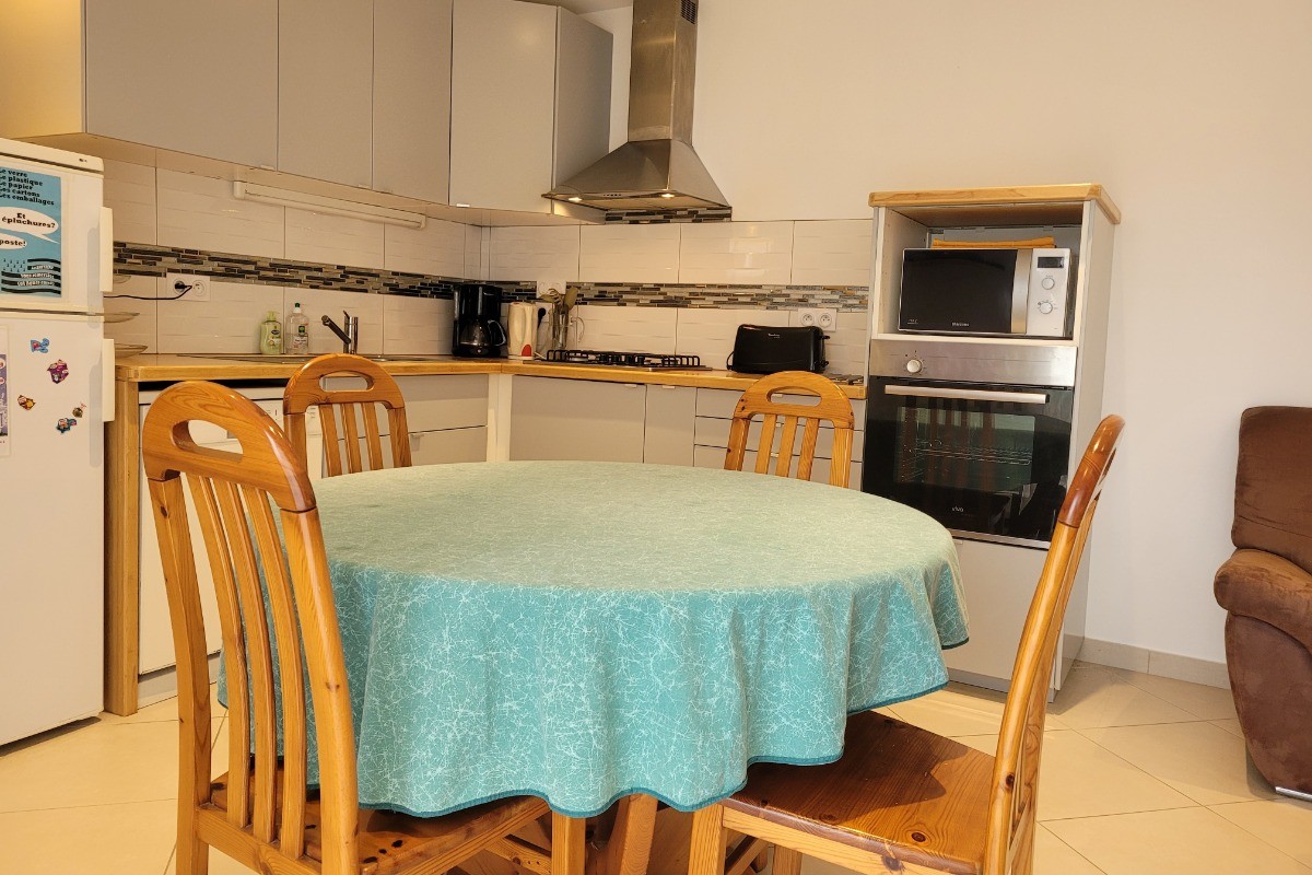Chauvin, location, Clévacances, Paimpol, Plounez, cuisine pièce de vie