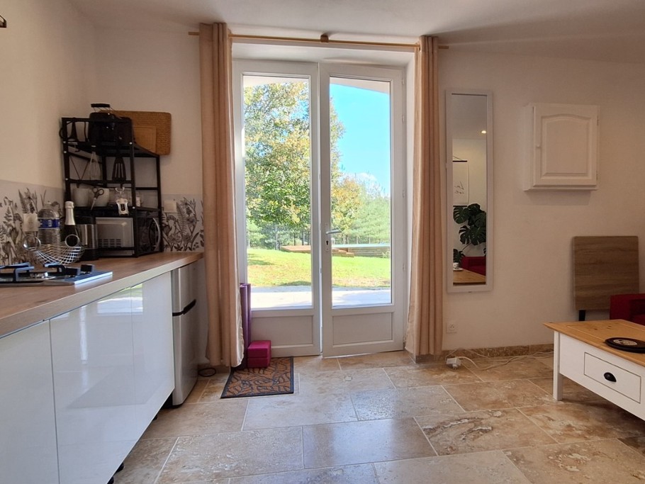 Salle de sejour, chambre, salle d'eau