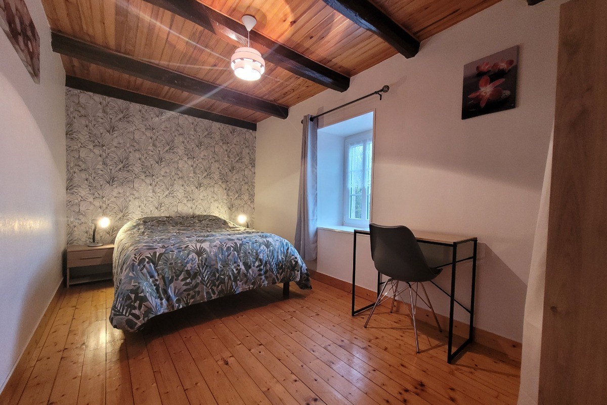 @Clévacances - GITE POUR 6 A 10 PERSONNES - CENTRE BRETAGNE - LOC ENVEL - ENTRE LE FINISTERE ET LA COTE DE GRANIT ROSE - chambre