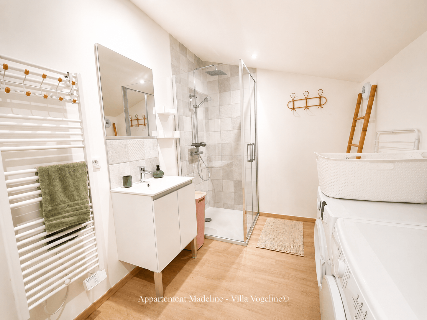 Salle de bain, machine à laver, sèche linge