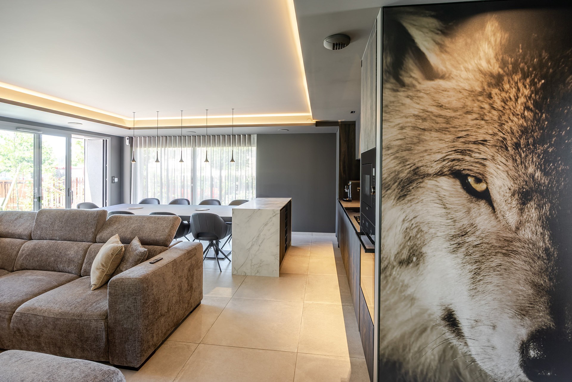 La Loge aux Loups, maison contemporaine avec piscine intérieure, sauna, local vélo, à 100 m du lac