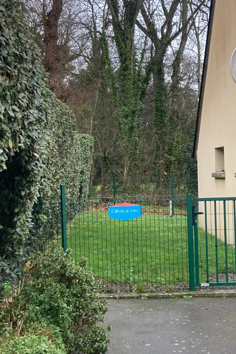 Accès extérieur au jardin sans aucun vis à vis.