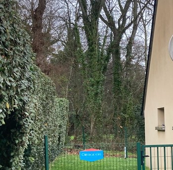 Accès extérieur au jardin sans aucun vis à vis.