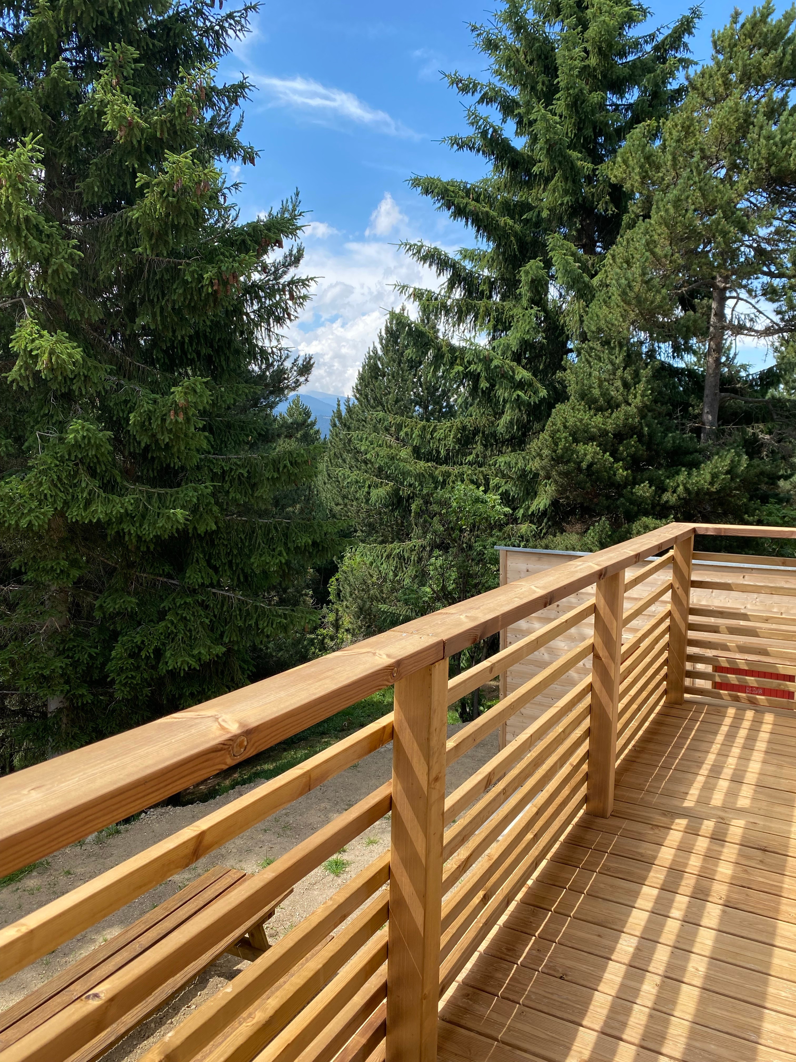 Balcon à l'arrière du chalet, coté forêt