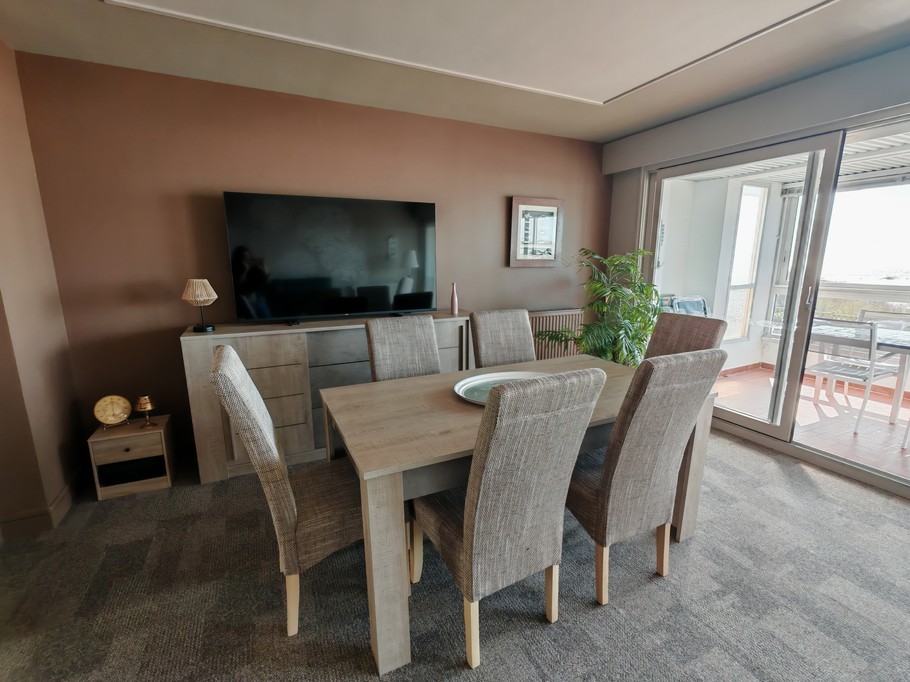 Living room - dining area