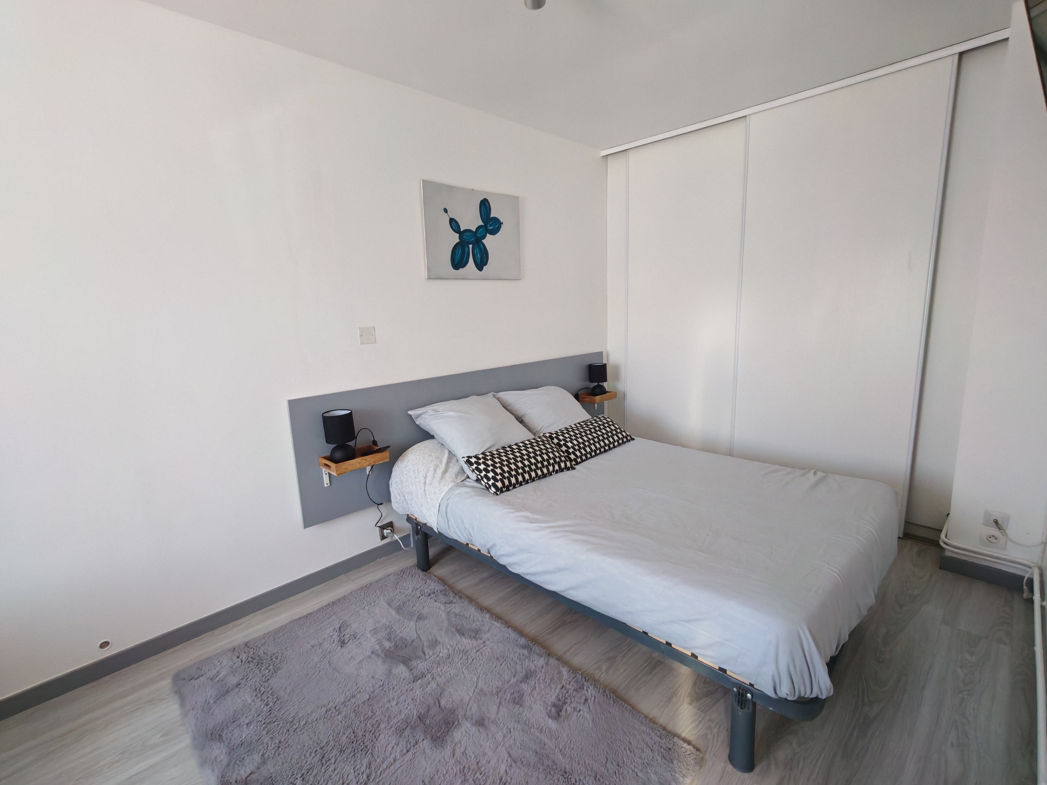 Bedroom with double bed (140cm)