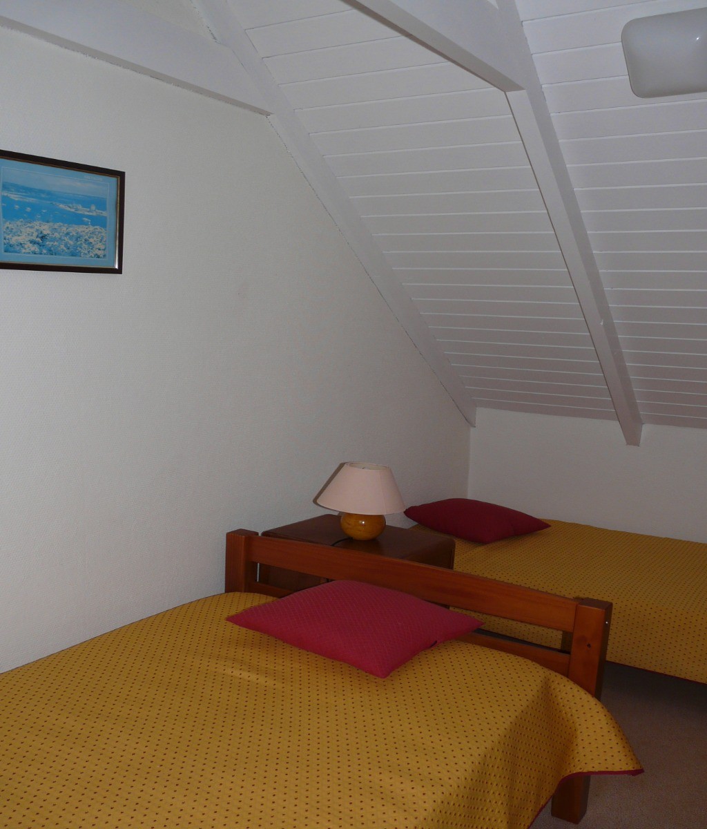 Etage: Chambre 3 avec lit 90