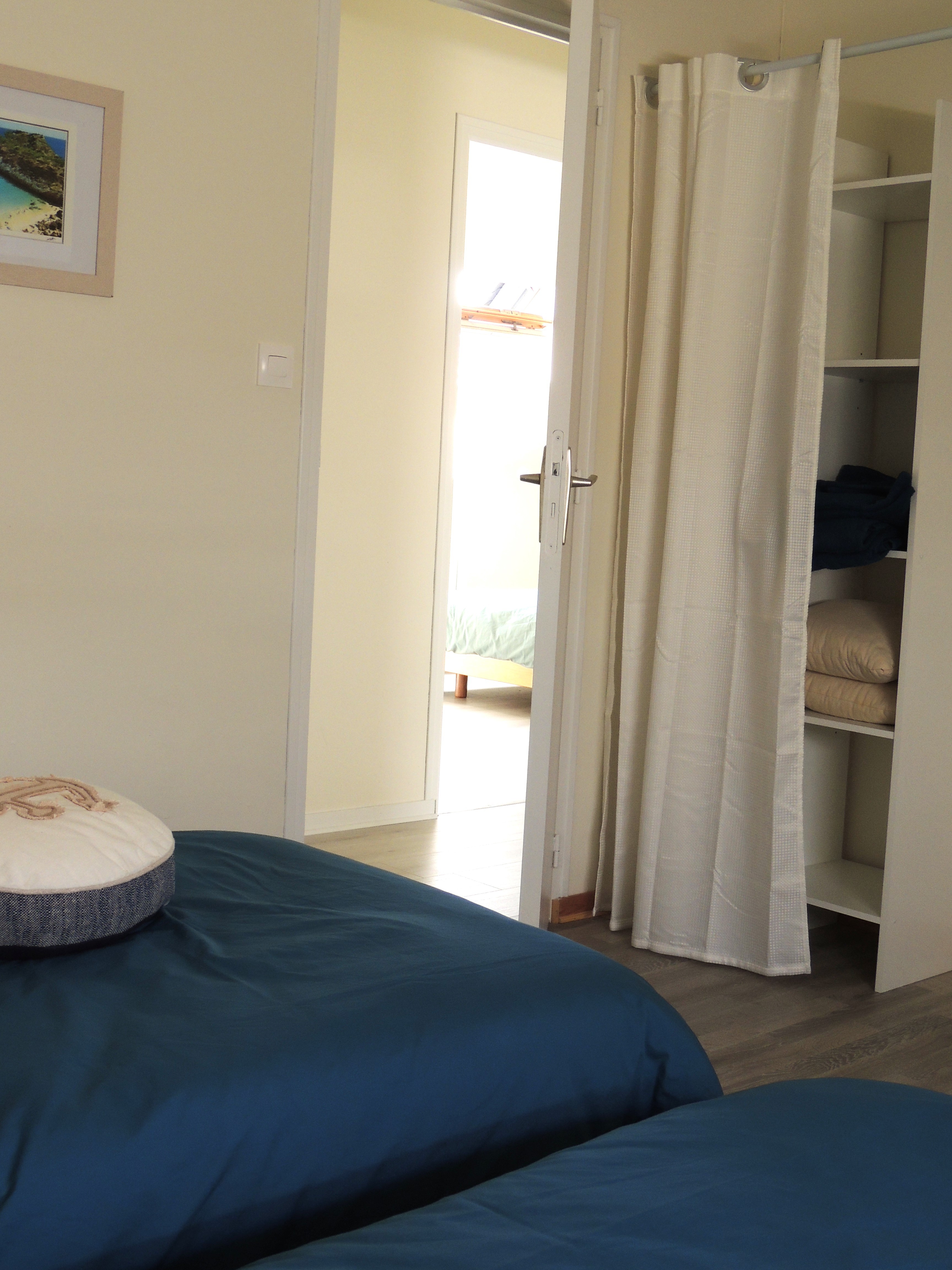 Chambre 1 - 1er étage  : Placard et penderie