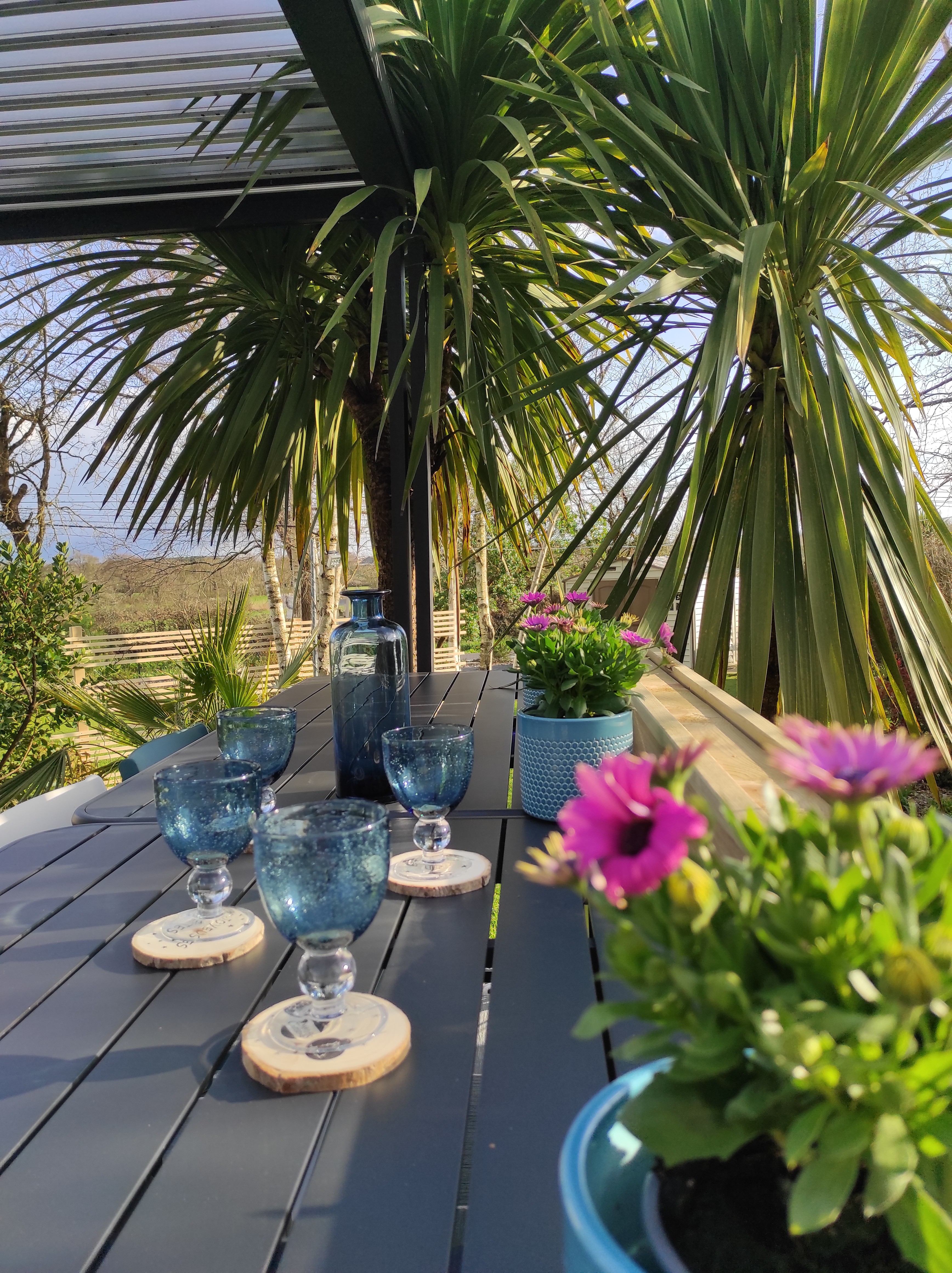 Autre coin repas en terrasse
