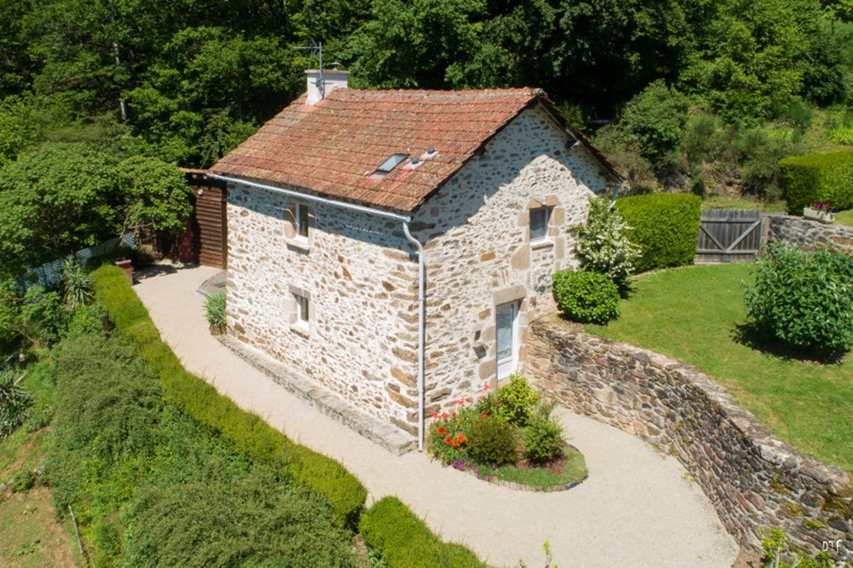 Le gîte vu d'en-haut... depuis quelques aménagements extérieurs ont été apportés