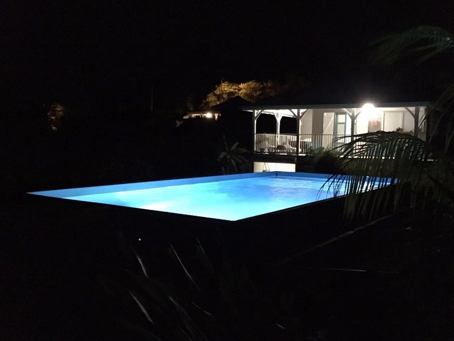 piscine éclairée