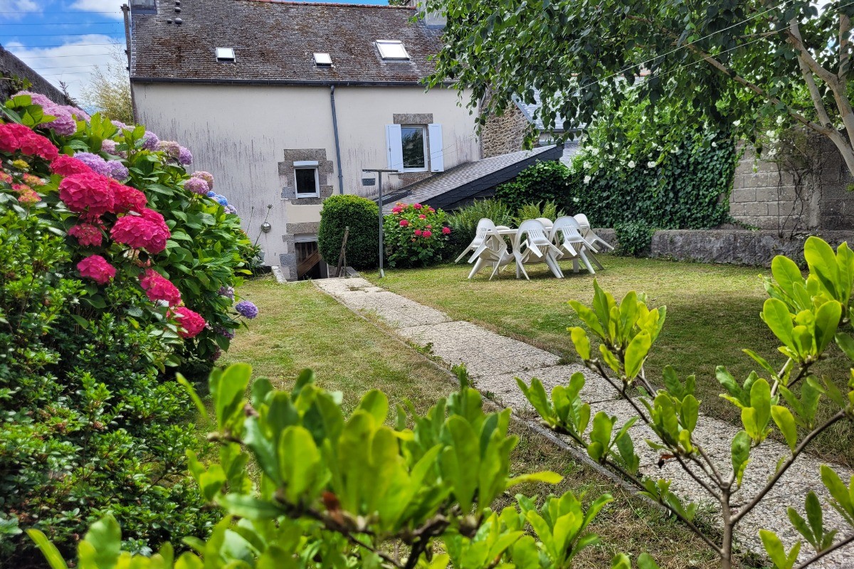 Maison de ville au calme au coeur de Lesneven
