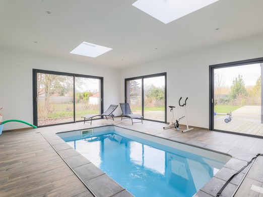 Profitez de la piscine intérieure chauffée en toute saison.Maison Les Coquelicots de Picardie - Méricourt l'Abbé - Hauts de France