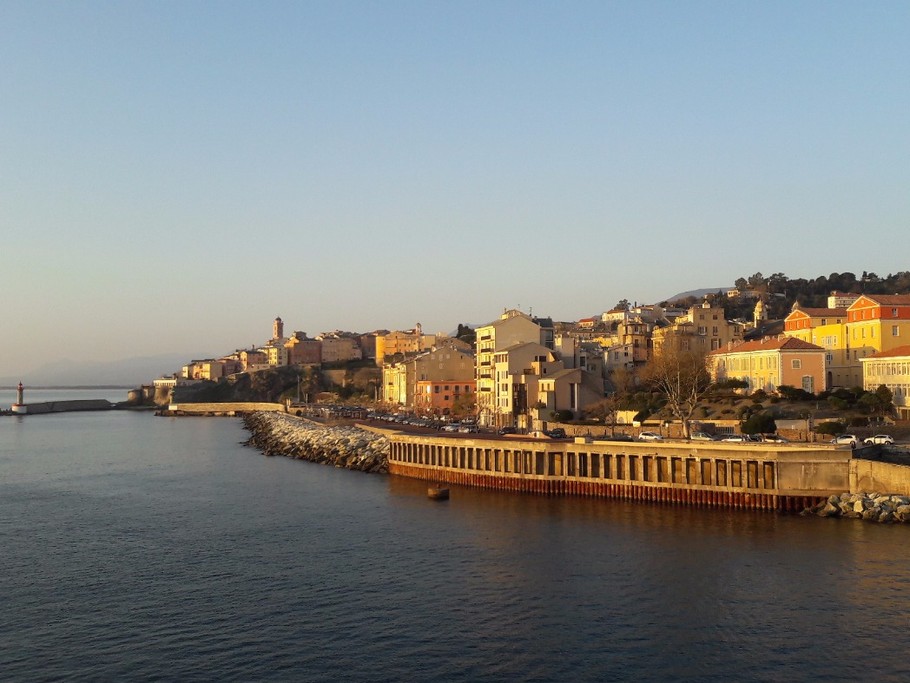 Bastia au lever du jour.