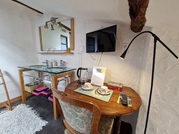 Espace de courtoisie et vasque - Chambre Jean de Joinville, Chambres d'hôtes Le Val du Roy