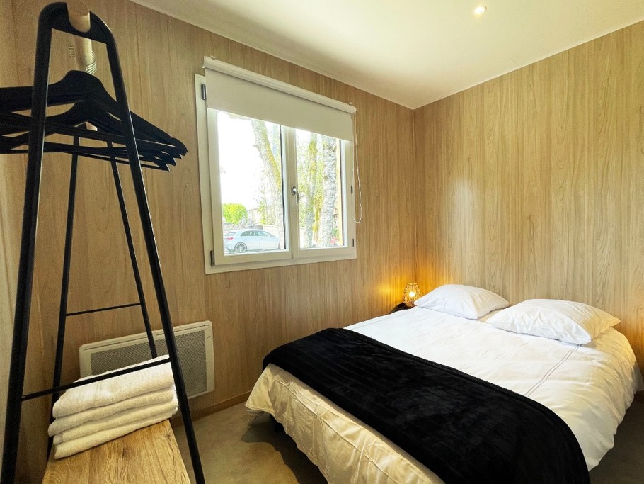 Chambre n°1 : 1 lit 140x190 - Lodge Loua Greenkub Vosges