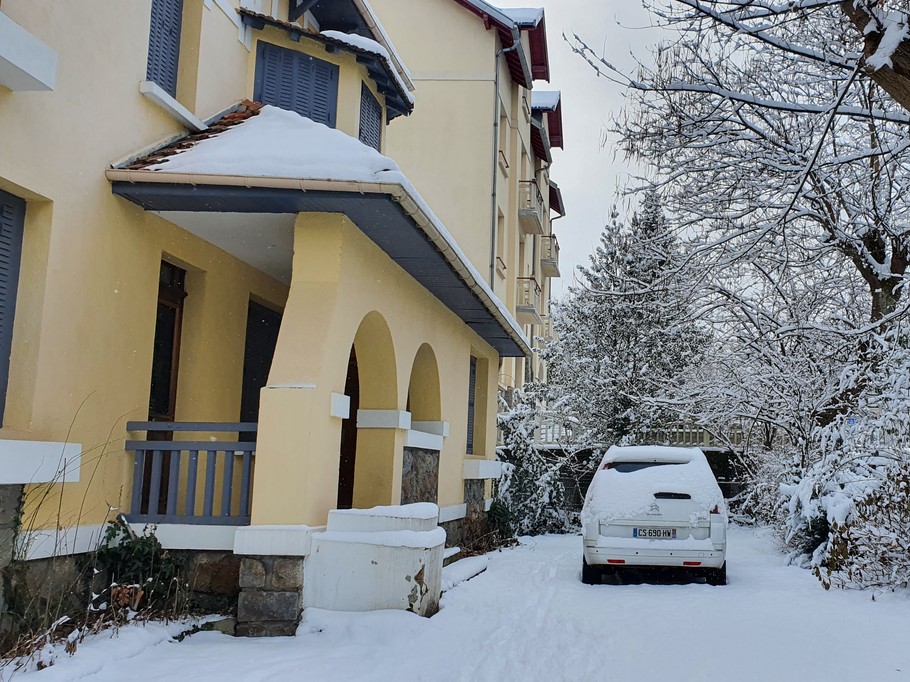 House – Car park at the front