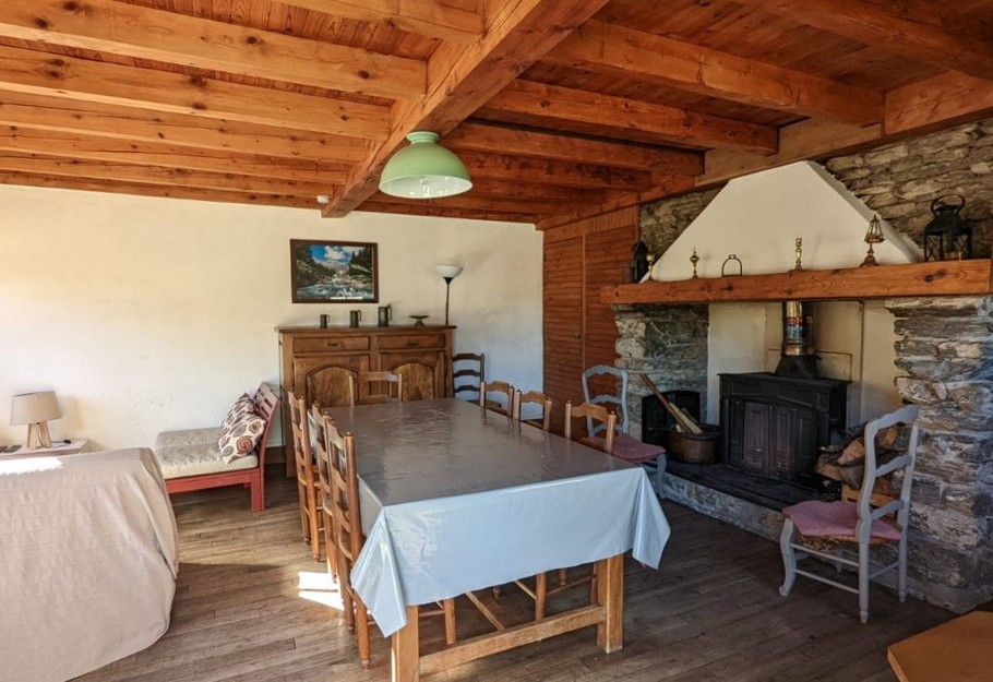 Salle à manger et coin salon