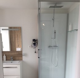 salle de bain avec grande douche 90X130