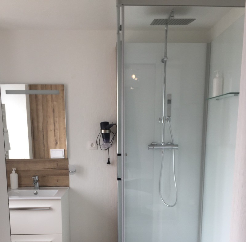 salle de bain avec grande douche 90X130