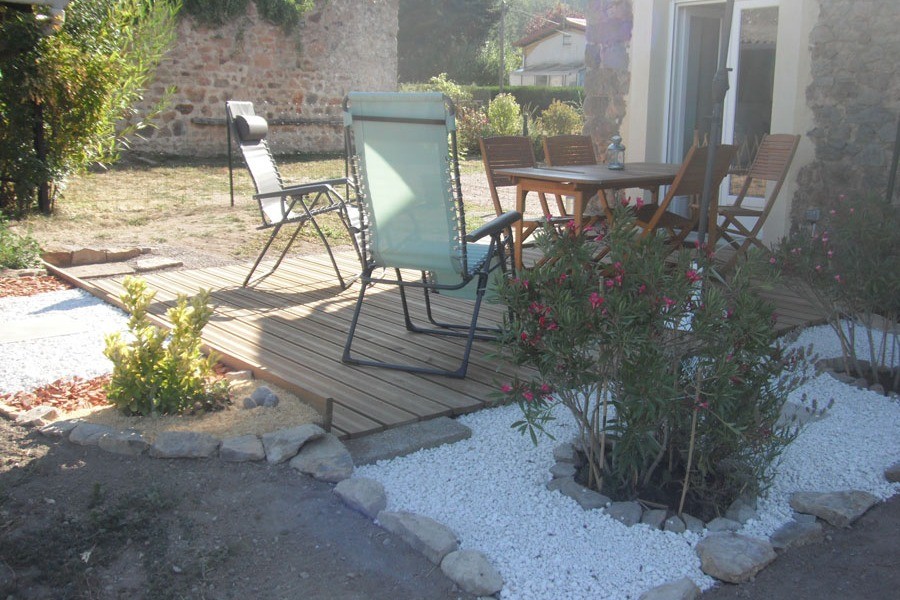 Terrasse avec salon de jardin