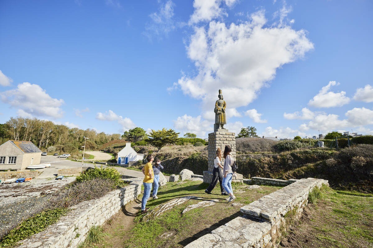 Statue de la bigoudène à Pors Poulhan